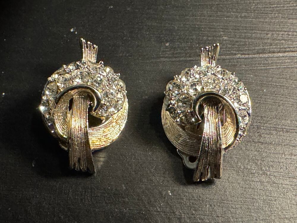 Vintage Lisner Brushed Gold & Rhinestone Clip On Earrings